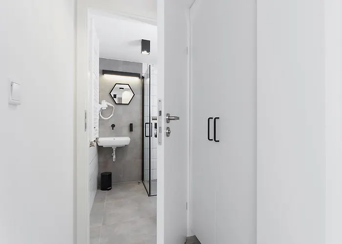 Aaron 3* كراكوفيا